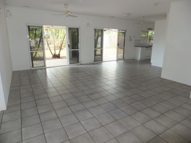 89 Baronia Crescent, Holloways Beach QLD 4878