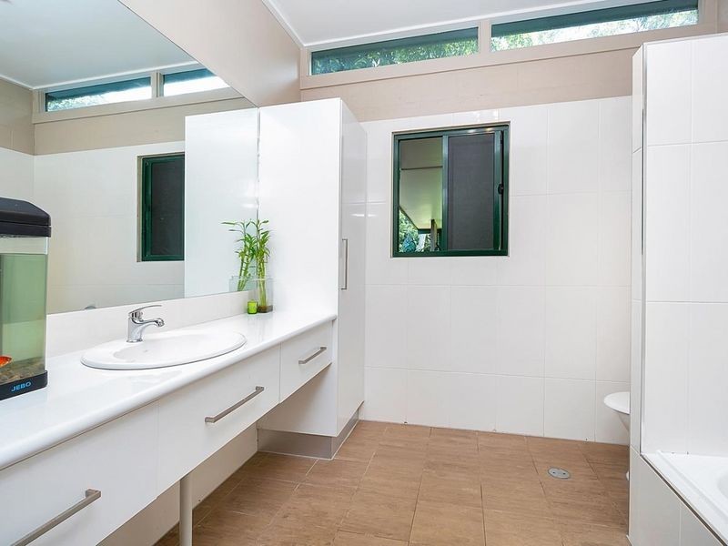 1 Captain Cook Highway, Kewarra Beach QLD 4879