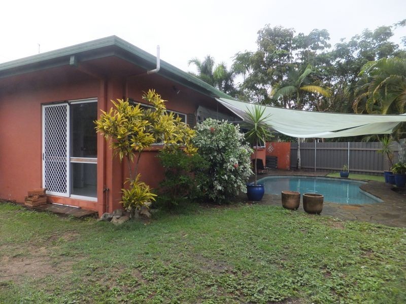 8A Albion Street, Yorkeys Knob QLD 4878