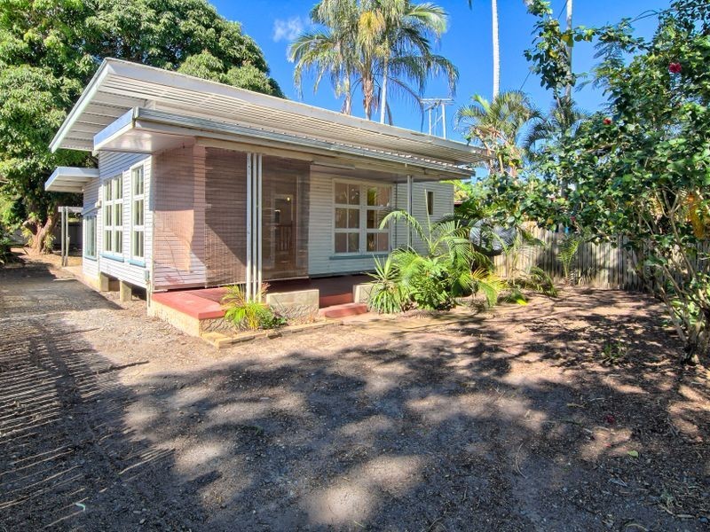 15 Prior Street, Machans Beach QLD 4878