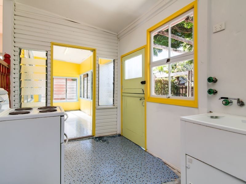 15 Prior Street, Machans Beach QLD 4878