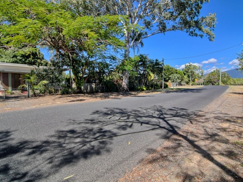 15 Prior Street, Machans Beach QLD 4878