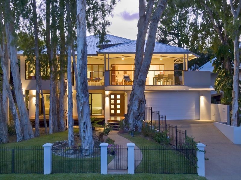 11 Arlington Esplanade, Clifton Beach QLD 4879