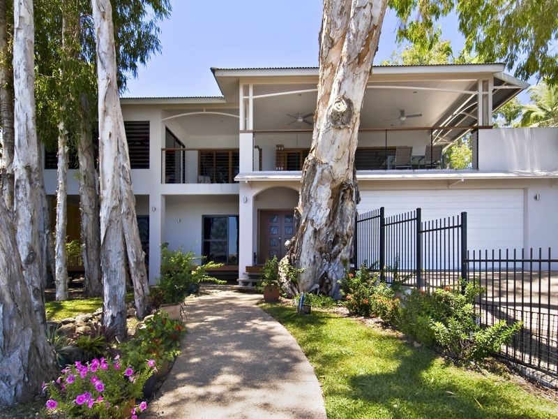 11 Arlington Esplanade, Clifton Beach QLD 4879