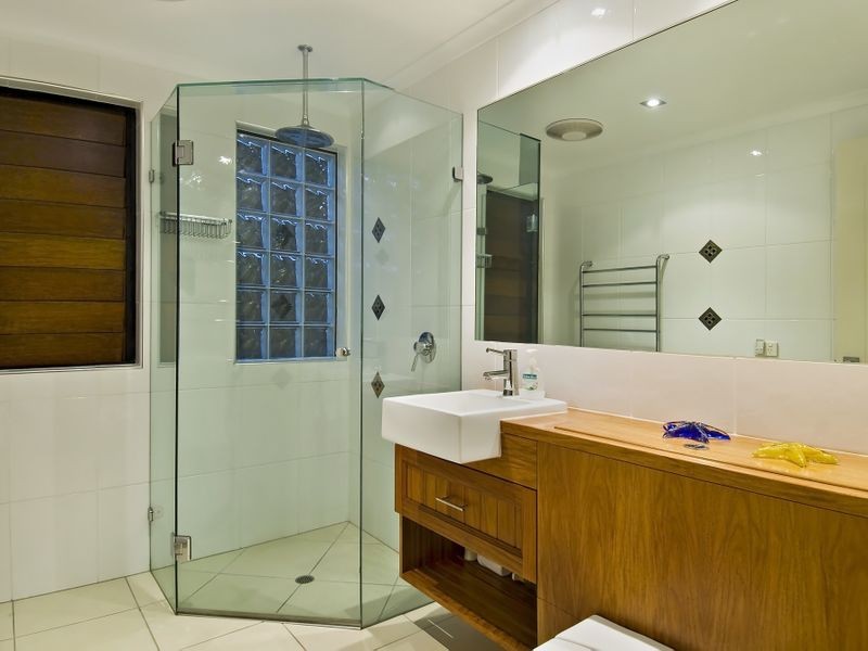 11 Arlington Esplanade, Clifton Beach QLD 4879