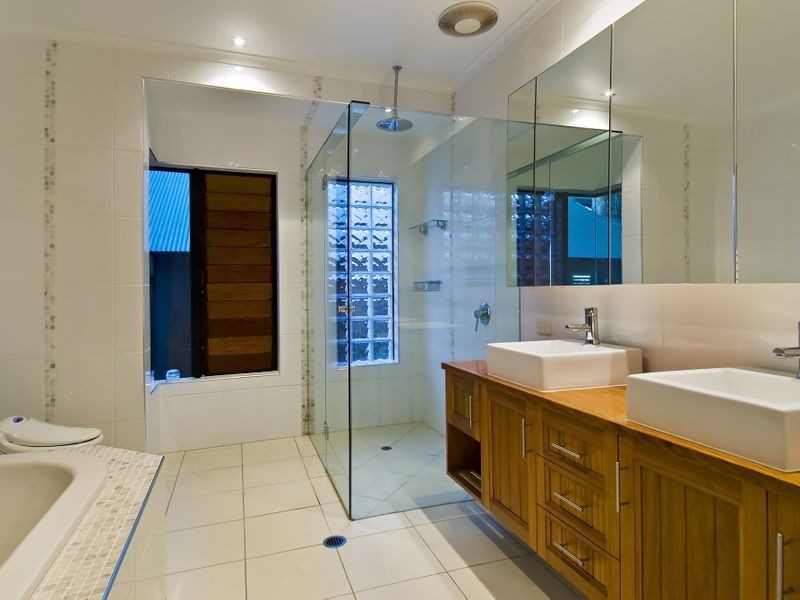 11 Arlington Esplanade, Clifton Beach QLD 4879