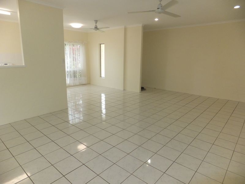 11 ROSEWOOD CLOSE, Redlynch QLD 4870