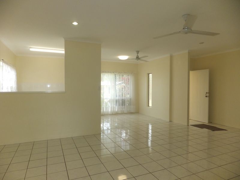 11 ROSEWOOD CLOSE, Redlynch QLD 4870