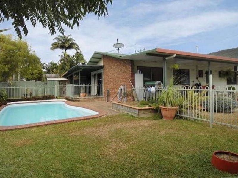 12 Stanton Rd, Smithfield QLD 4878