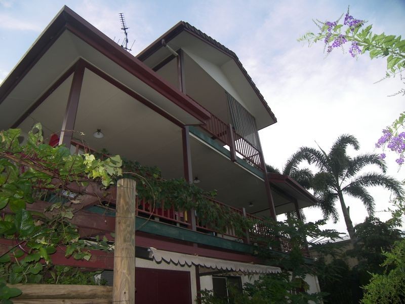 2 Rockton Place, Mooroobool QLD 4870