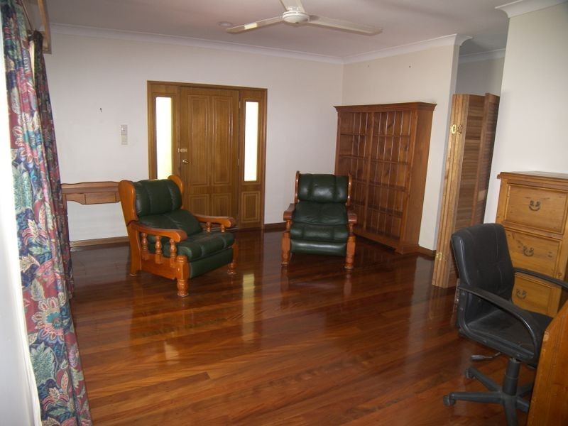 2 Rockton Place, Mooroobool QLD 4870