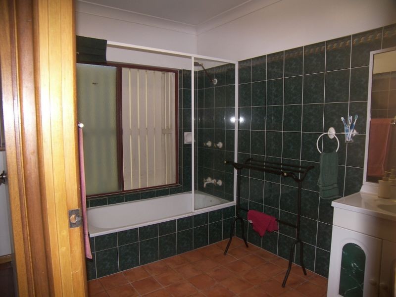 2 Rockton Place, Mooroobool QLD 4870