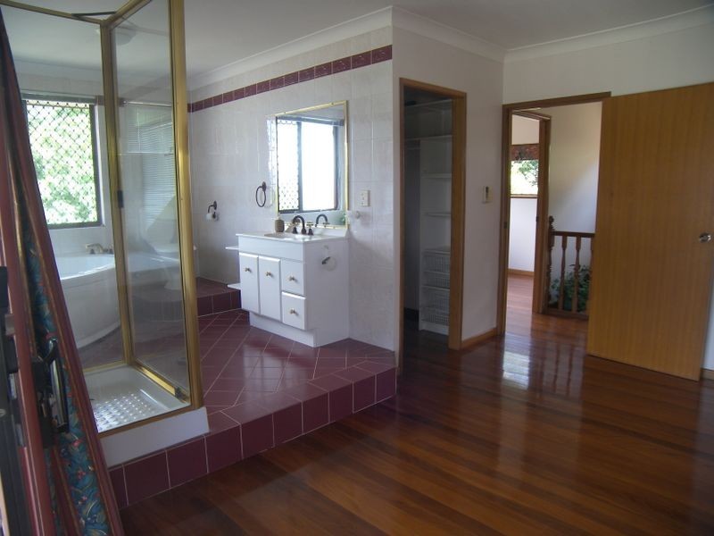 2 Rockton Place, Mooroobool QLD 4870