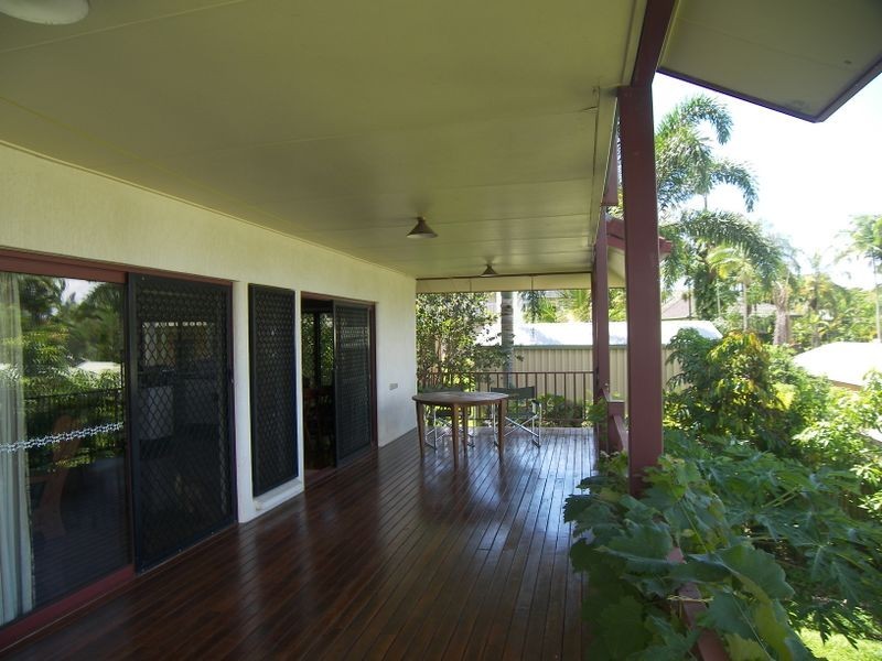 2 Rockton Place, Mooroobool QLD 4870