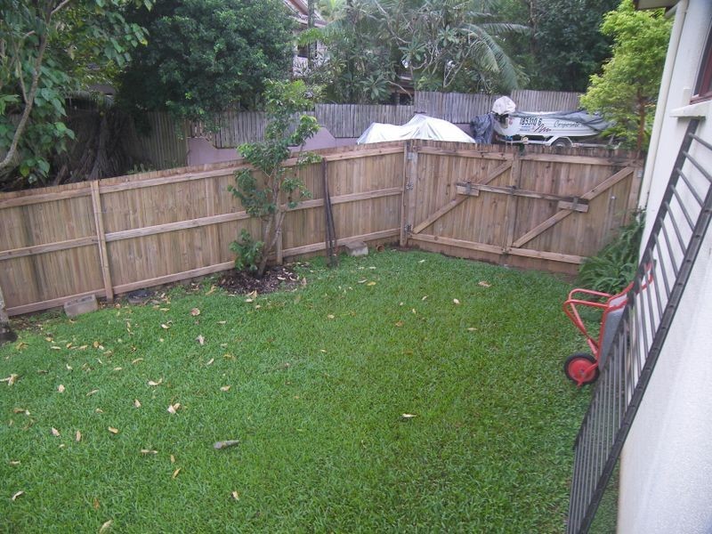 2 Rockton Place, Mooroobool QLD 4870