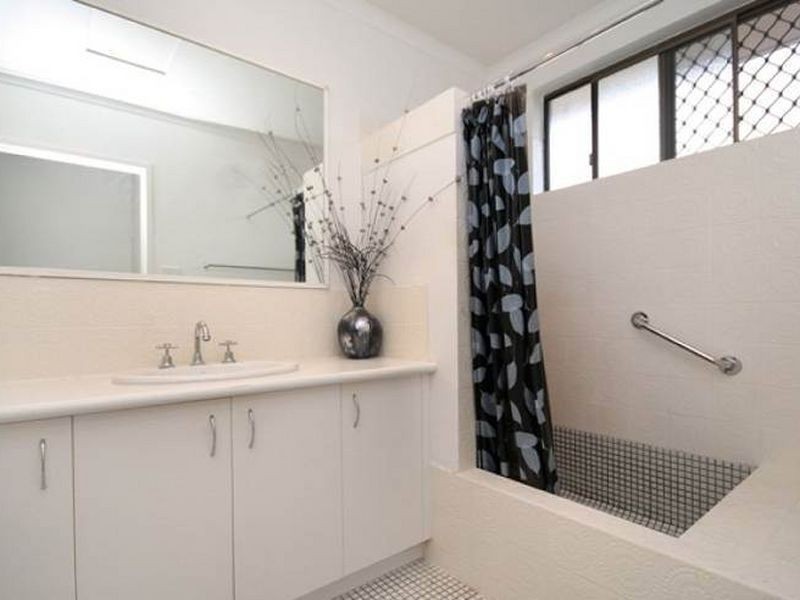 2/5 Simbai Close, Trinity Beach QLD 4879