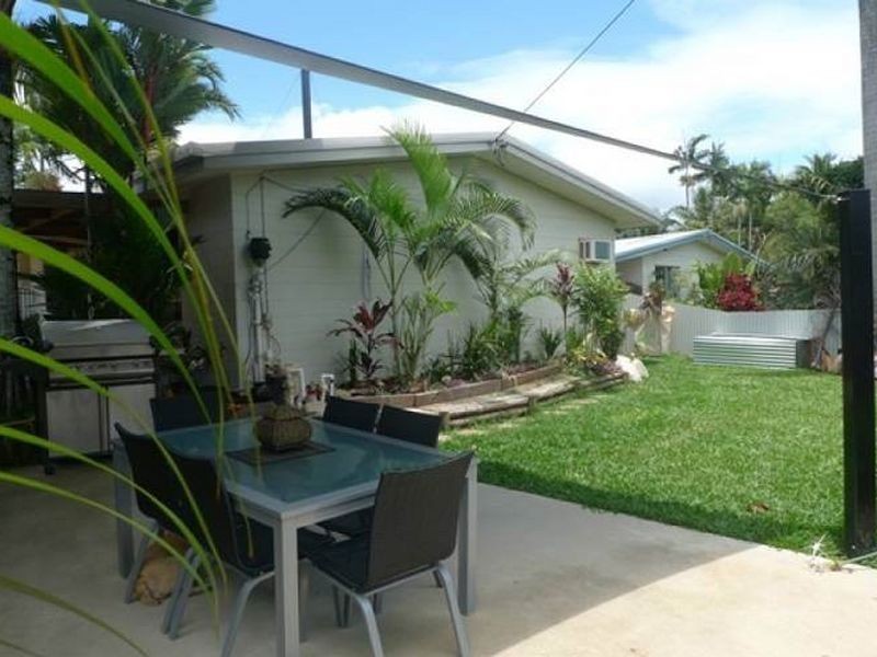 2/5 Simbai Close, Trinity Beach QLD 4879