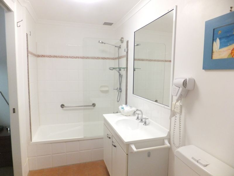 2/61 Sims Esplanade, Yorkeys Knob QLD 4878