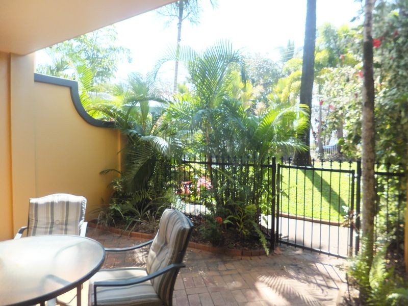 2/61 Sims Esplanade, Yorkeys Knob QLD 4878