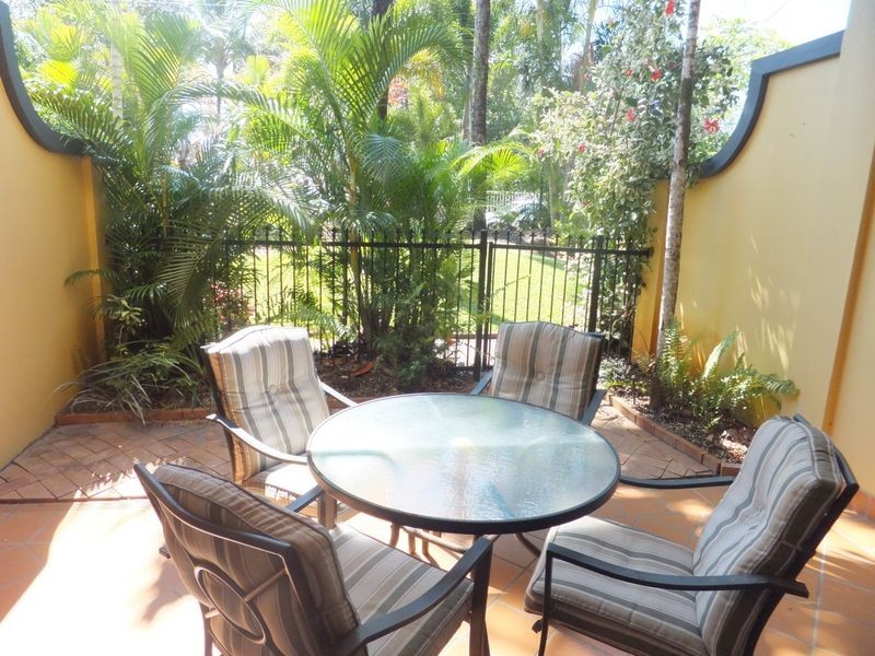 2/61 Sims Esplanade, Yorkeys Knob QLD 4878