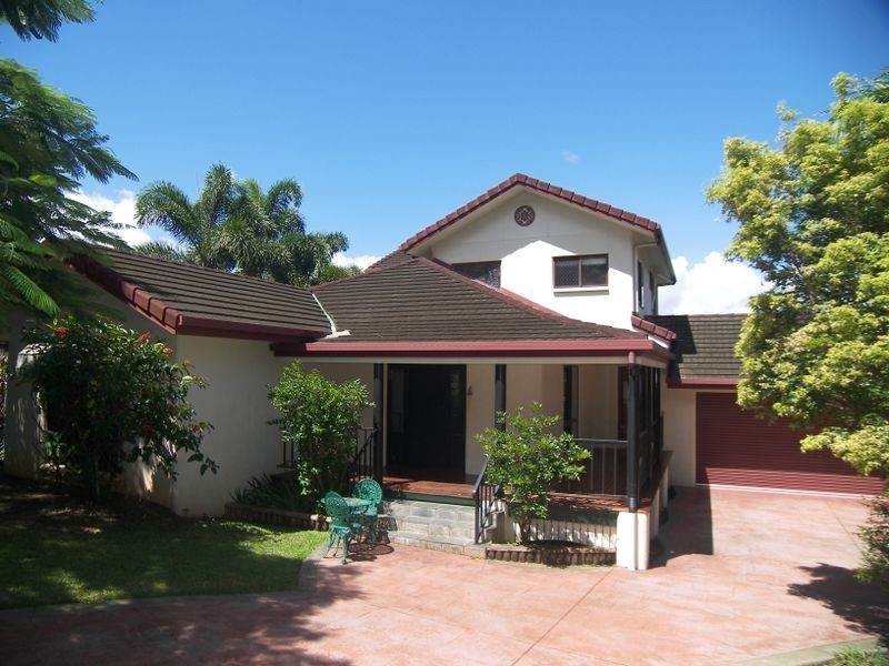 2 Rockton Place, Mooroobool QLD 4870