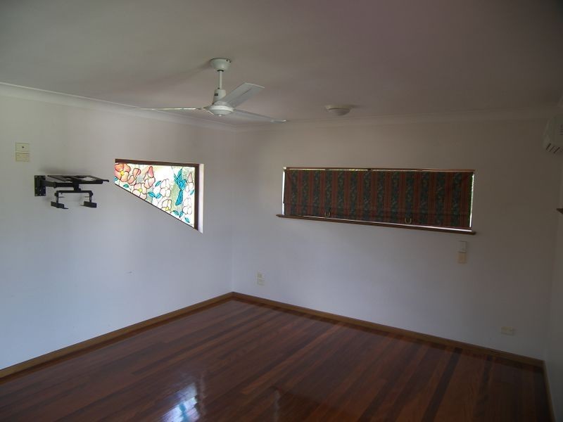 2 Rockton Place, Mooroobool QLD 4870