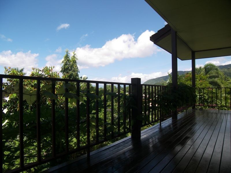 2 Rockton Place, Mooroobool QLD 4870
