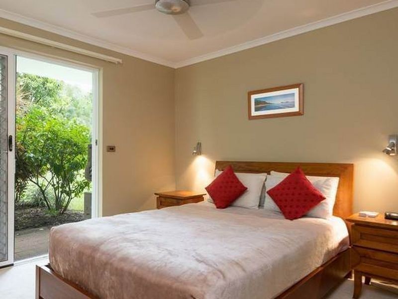 309/305 Coral Coast Drive, Palm Cove QLD 4879