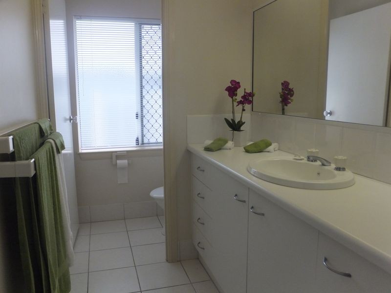 34 Parkinson Ave, Kewarra Beach QLD 4879