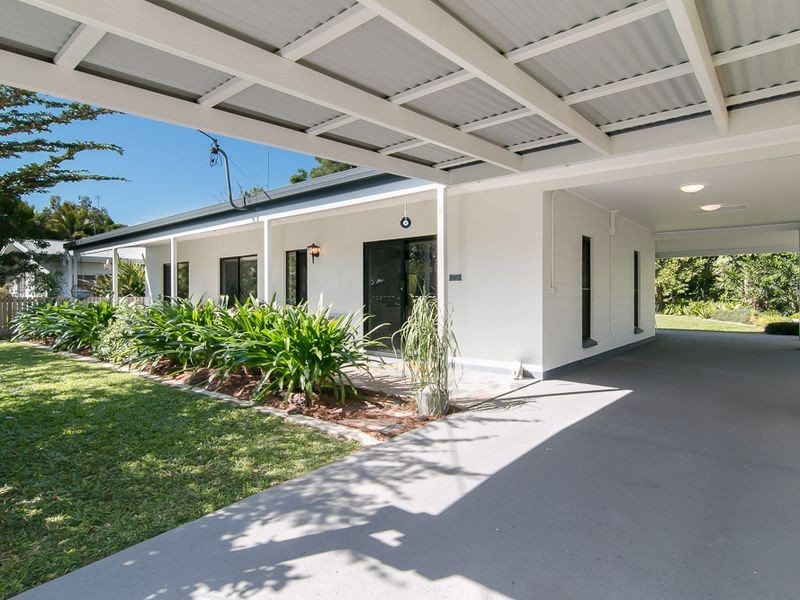 7 Hickory Street, Holloways Beach QLD 4878