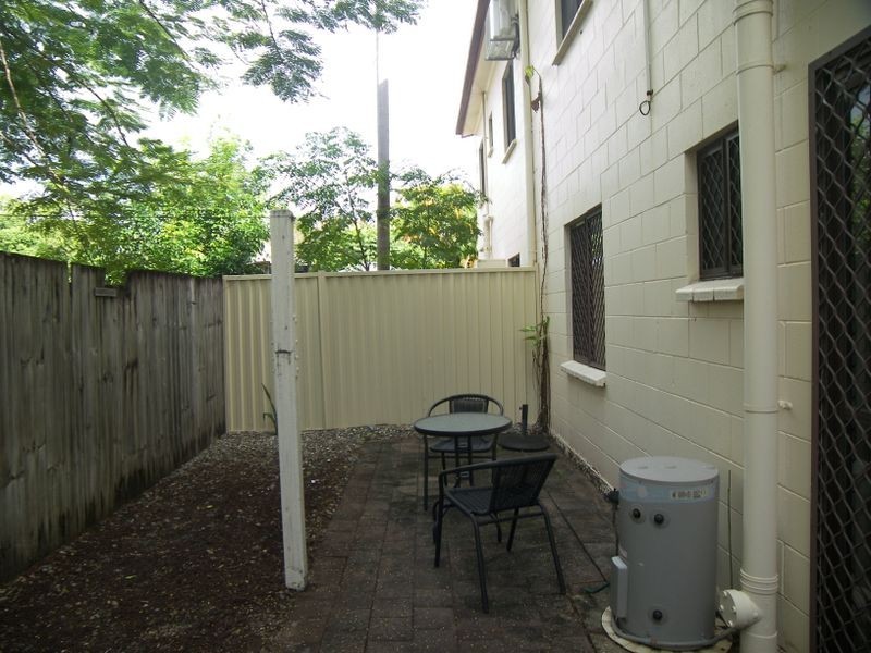 2/520 Varley Street, Yorkeys Knob QLD 4878