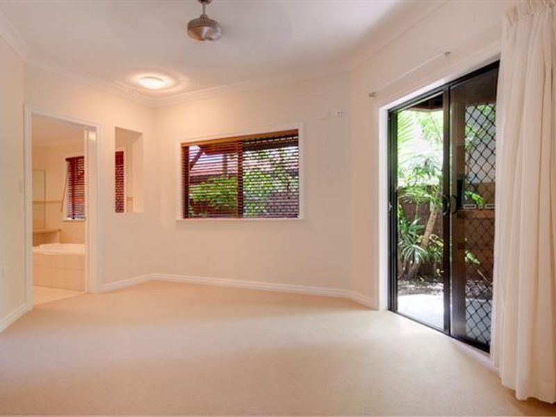 2/11 Rutherford Street, Yorkeys Knob QLD 4878