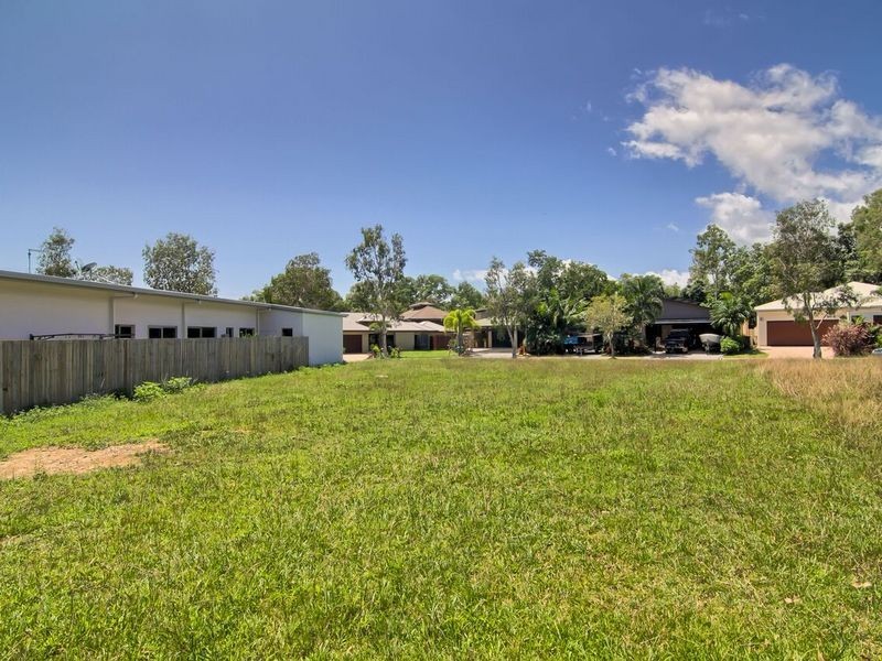 10 Sennfeld Close, Palm Cove QLD 4879