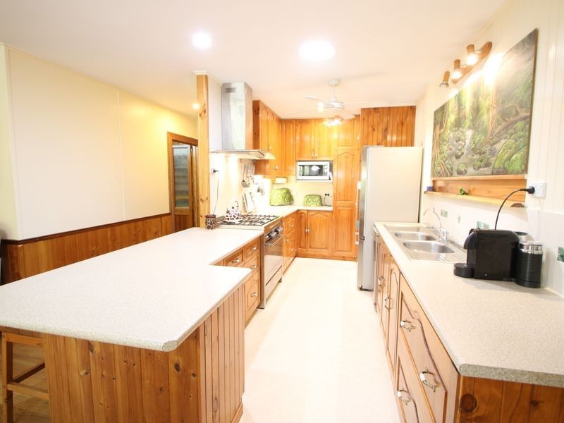 98 Russell Street, Edge Hill QLD 4870