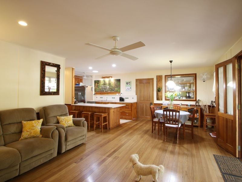 98 Russell Street, Edge Hill QLD 4870