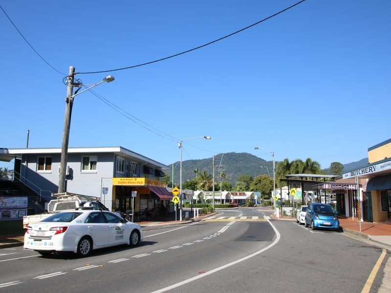 98 Russell Street, Edge Hill QLD 4870