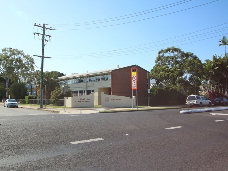 98 Russell Street, Edge Hill QLD 4870