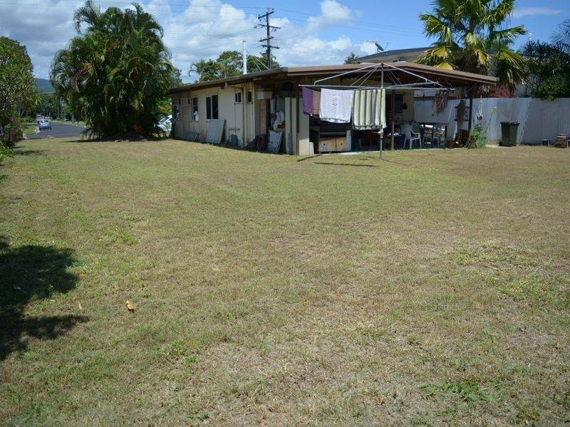 9 Fairway Street, Yorkeys Knob QLD 4878