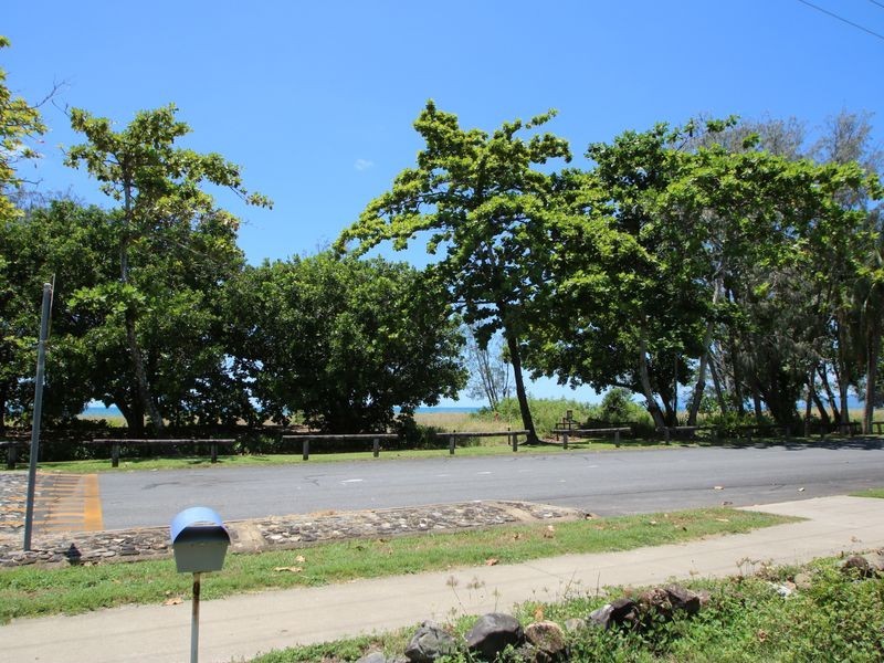 59 Sims Esplanade, Yorkeys Knob QLD 4878