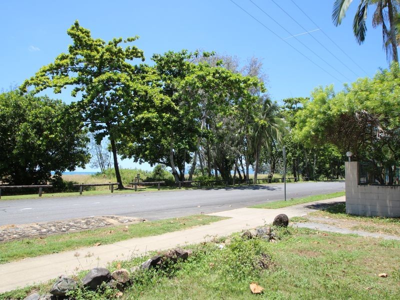 59 Sims Esplanade, Yorkeys Knob QLD 4878