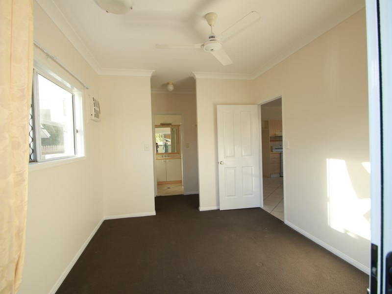 16 Sherwood Close, Brinsmead QLD 4870