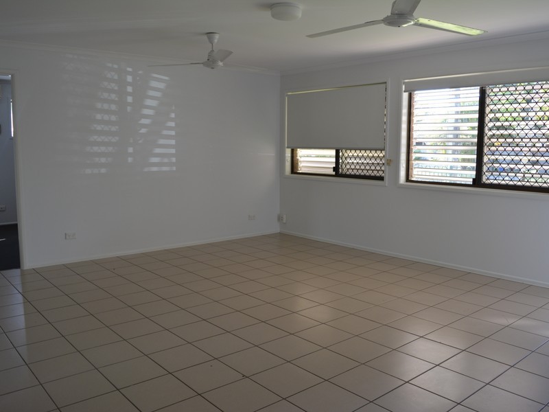 1 Roslyn Close, Yorkeys Knob QLD 4878