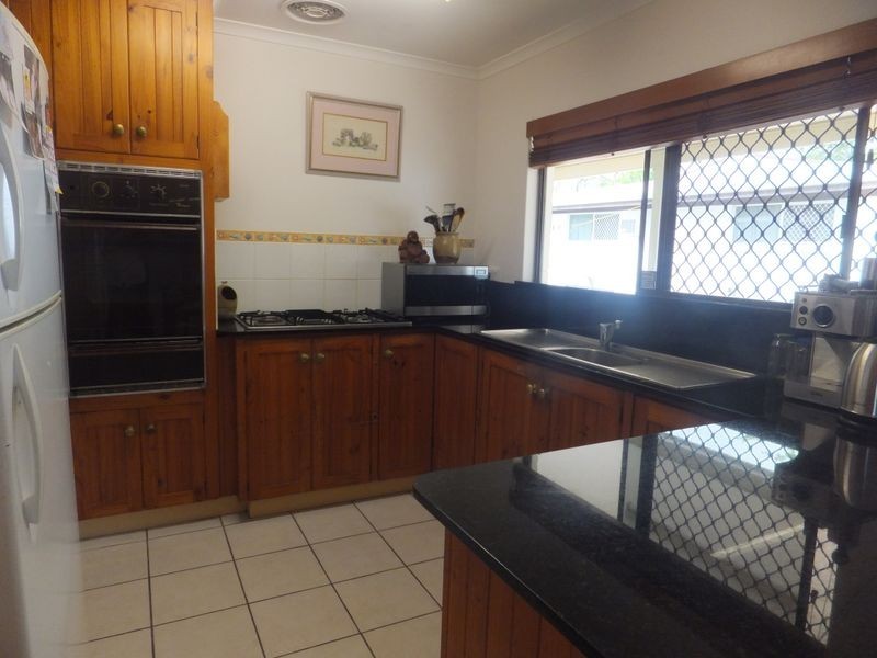 2 Narelle Close, Yorkeys Knob QLD 4878