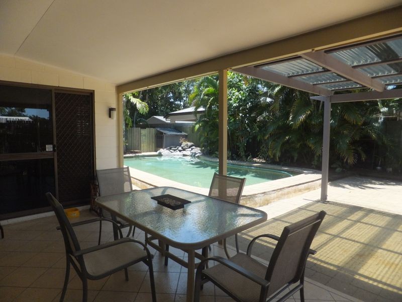 2 Narelle Close, Yorkeys Knob QLD 4878