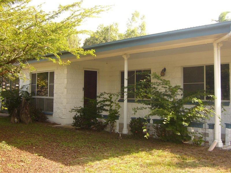 27 Oak Street, Holloways Beach QLD 4878