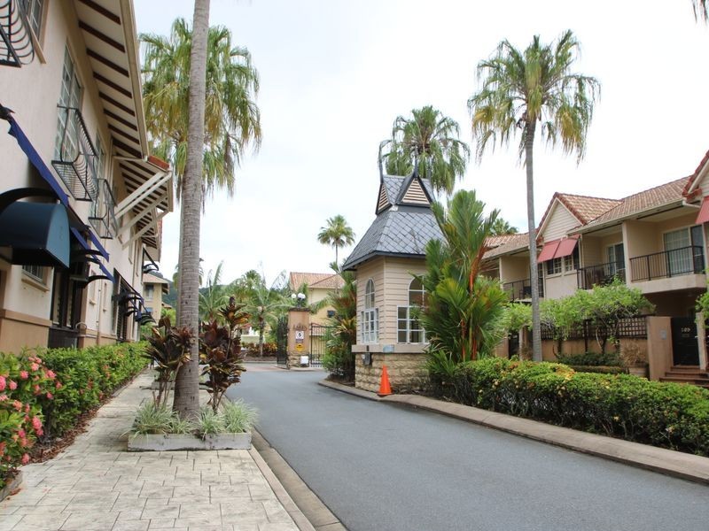 108/2 Greenslopes Street, Cairns North QLD 4870