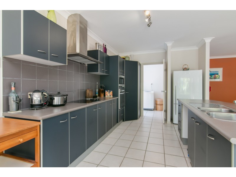 13 Kentia Street, Palm Cove QLD 4879