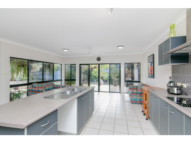 13 Kentia Street, Palm Cove QLD 4879