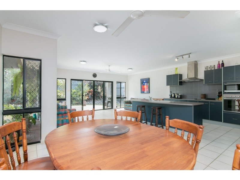 13 Kentia Street, Palm Cove QLD 4879