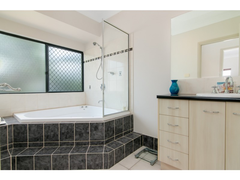 13 Kentia Street, Palm Cove QLD 4879